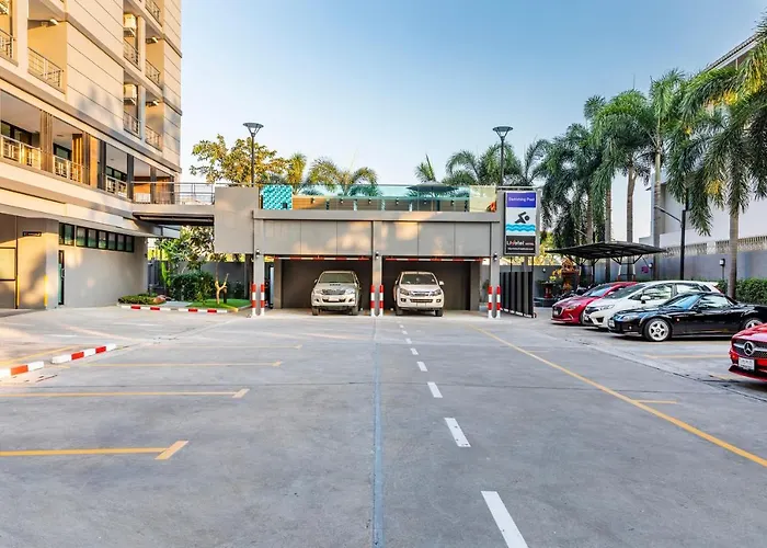 Livotel Hua Mak Hotel 4*